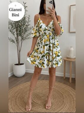 Gianni Bini White  Dress with Yellow Lemon Print